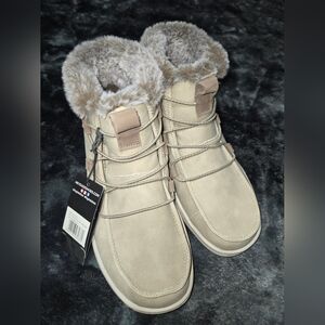 Hey Dudes Eloise Recycled Leather Boots - Ash - Size 9 - NWT